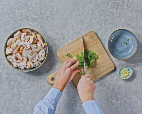 Dies ist Schritt Nr. 1 der Anleitung, wie man das Rezept Vegane Schnitzel in Champignon-Soße zubereitet.