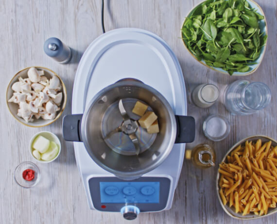 Dies ist Schritt Nr. 1 der Anleitung, wie man das Rezept One Pot Pasta mit Spinat und Champignons zubereitet.