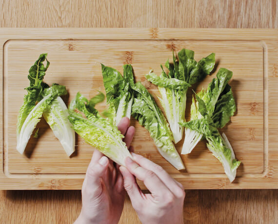 Dies ist Schritt Nr. 5 der Anleitung, wie man das Rezept Pute mit Blumenkohlpüree und Salat zubereitet.