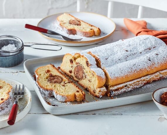 Marzipan-Stollen mit Rosinen