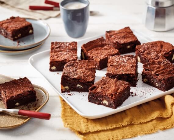 Brownies mit weißer und dunkler Schokolade