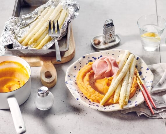 Ofenspargel mit Schinken und Karotten-Kartoffel-Püree