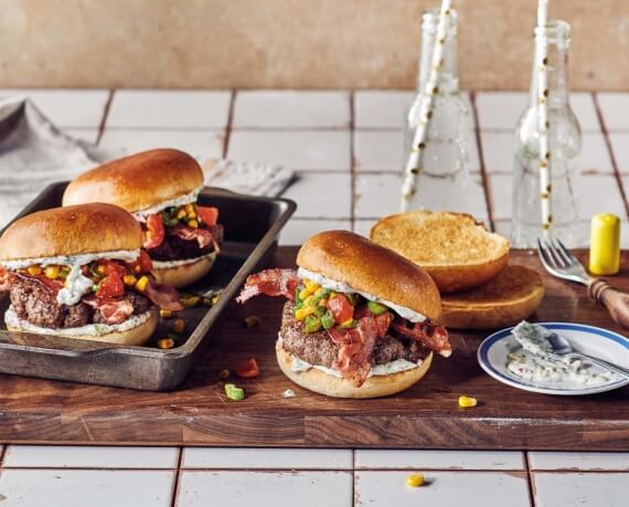 Tex-Mex-Chiliburger mit Limettenmayo