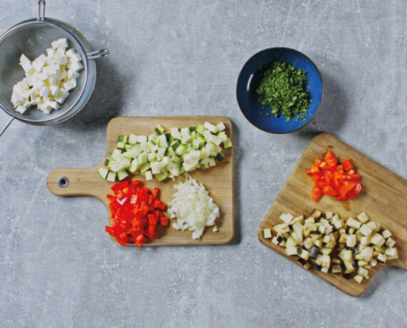 Dies ist Schritt Nr. 1 der Anleitung, wie man das Rezept Vegane Meatball-Galettes mit Toskana-Gemüse zubereitet.