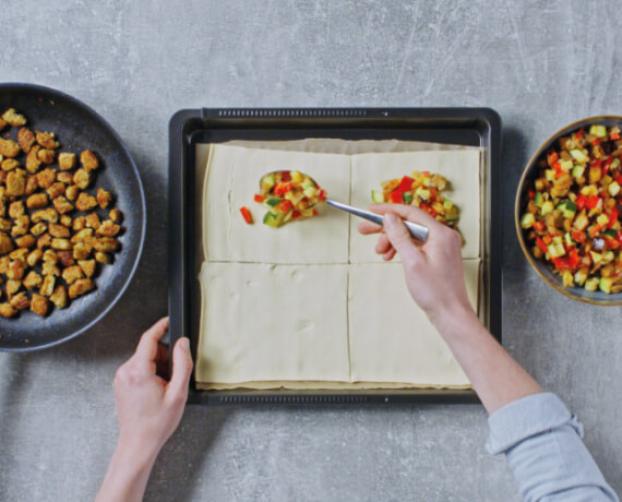 Dies ist Schritt Nr. 3 der Anleitung, wie man das Rezept Vegane Meatball-Galettes mit Toskana-Gemüse zubereitet.