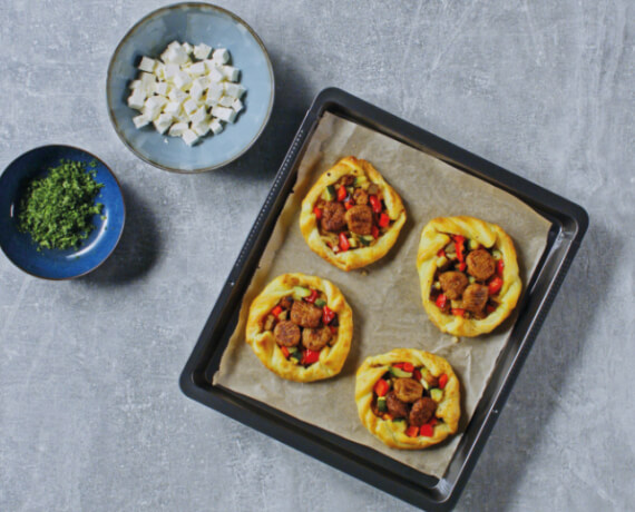 Dies ist Schritt Nr. 4 der Anleitung, wie man das Rezept Vegane Meatball-Galettes mit Toskana-Gemüse zubereitet.