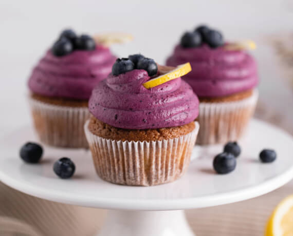 Blaubeer-Cupcakes mit Lemoncurd Füllung