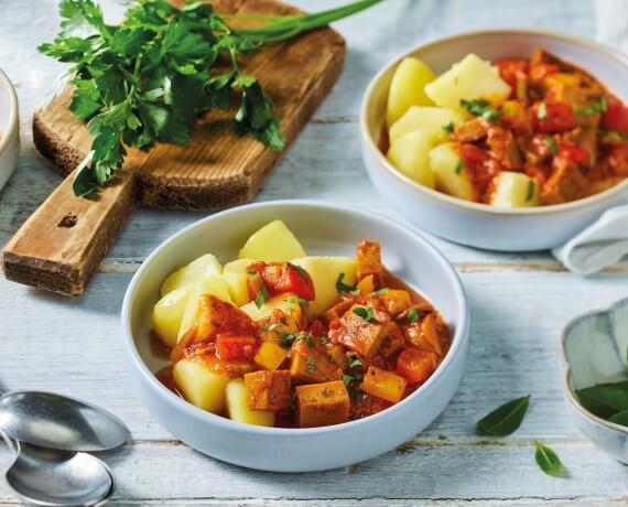 Seitan-Gulasch mit Kartoffeln