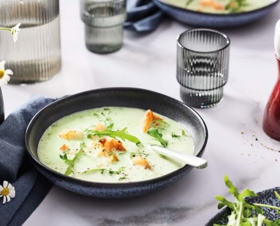 Erbsen-Rucola-Süppchen mit Garnelen