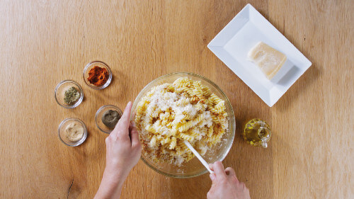 Dies ist Schritt Nr. 2 der Anleitung, wie man das Rezept Pasta-Chips zubereitet.