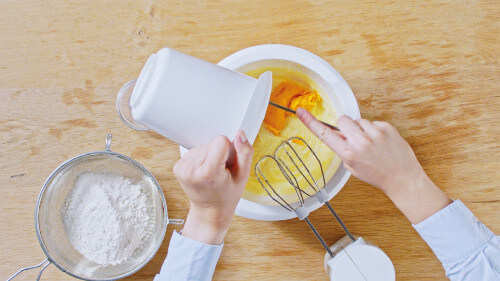 Dies ist Schritt Nr. 2 der Anleitung, wie man das Rezept Kürbis-Muffins zubereitet.