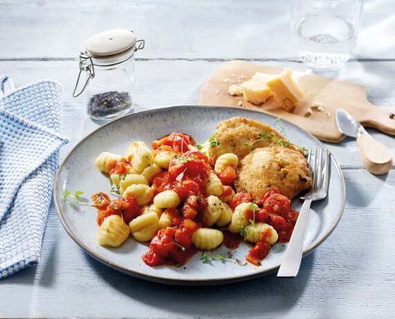 Hähnchen-Piccata mit Apfel-Tomaten-Gemüse und Gnocchi