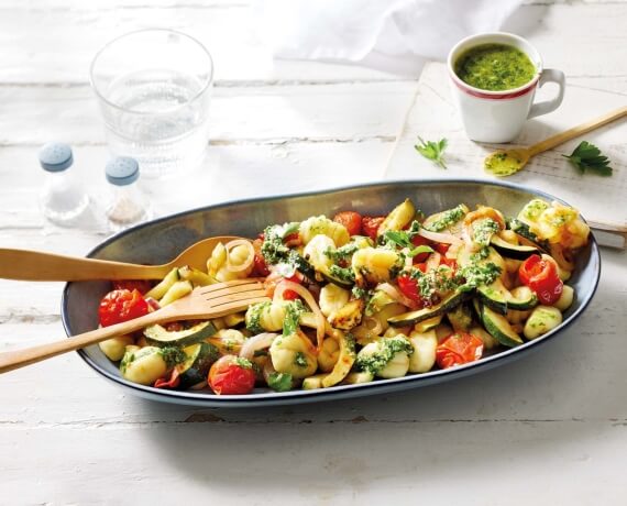 Sommerlicher Gnocchi-Salat mit Petersilienpesto