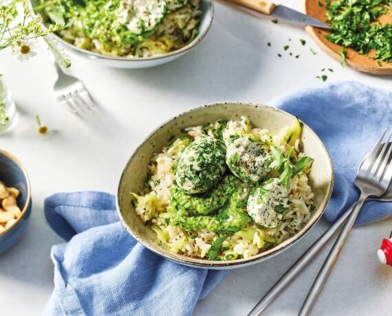 Reis mit Ziegenfrischkäse und Petersilien-Cashew-Pesto