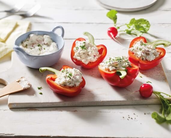 Paprika mit Frischkäsedip