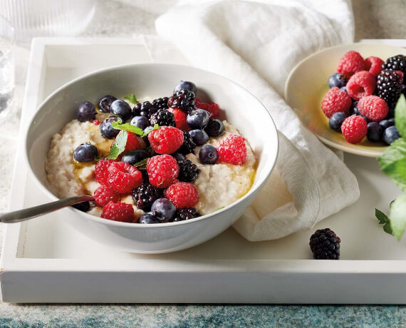 Porridge mit Waldfrüchten