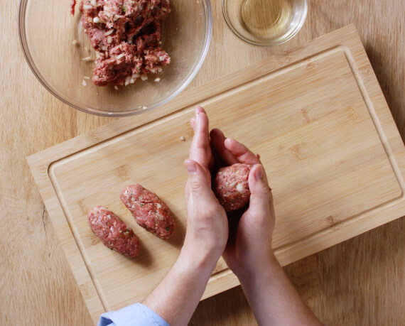 Dies ist Schritt Nr. 3 der Anleitung, wie man das Rezept Cevapcici zubereitet.