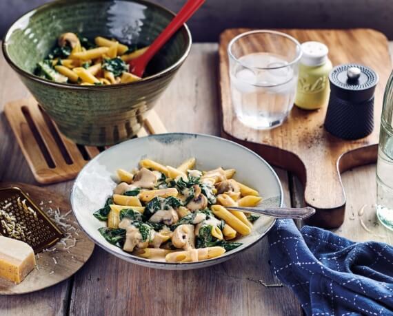 One Pot Pasta mit Spinat und Champignons