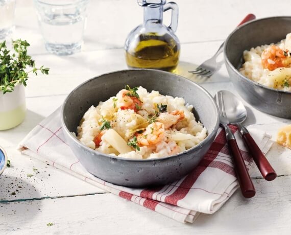 Spargelrisotto mit gebratenen Garnelen