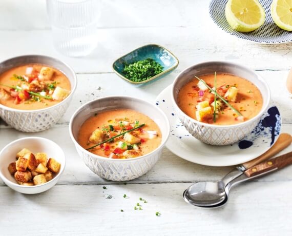 Gazpacho mit Paprika und Gurke