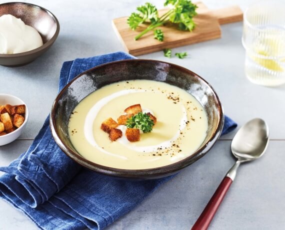 Pastinakencremesuppe mit Croûtons