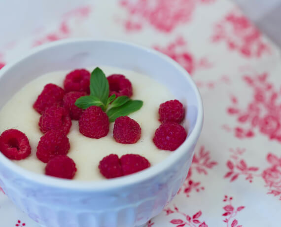 Grießbrei mit Himbeeren