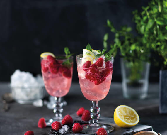 Longdrink mit Schwarzwald Pink Gin refreshed