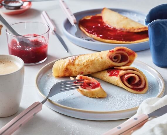 Pfannkuchen mit Himbeermarmelade