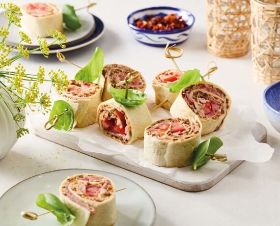 Tortilla-Wraps mit Serrano-Schinken und Tomaten-Creme