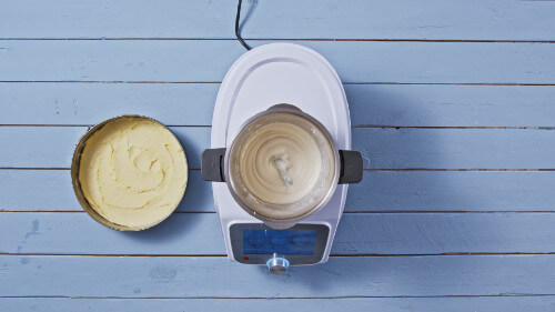 Dies ist Schritt Nr. 4 der Anleitung, wie man das Rezept Rhabarberkuchen mit Pudding zubereitet.