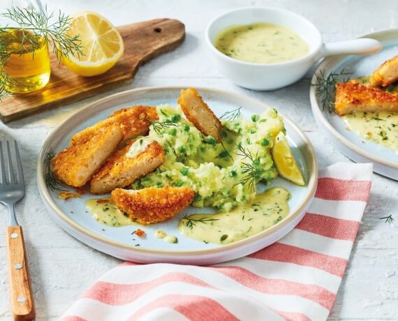 Vegane Mini-Schnitzel in Kräutersauce an Erbsen-Kartoffelstampf