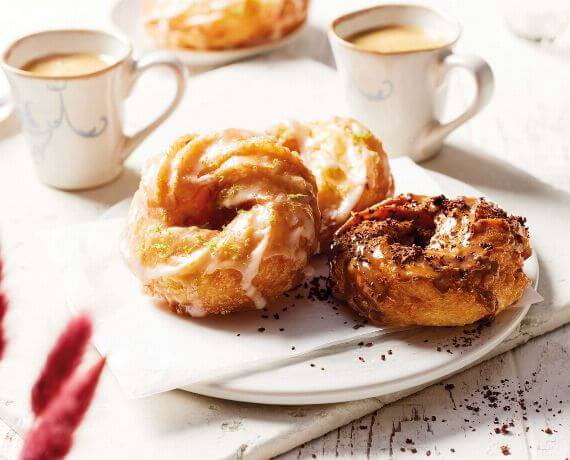 Spritzkuchen mit Limetten- und Espressoguss