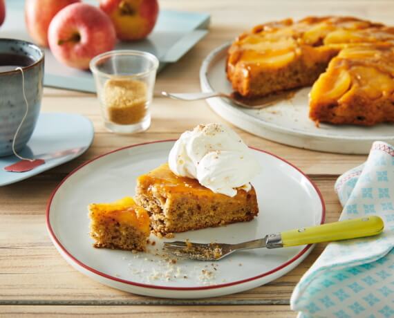 Up-Side-Down-Cake mit Apfel