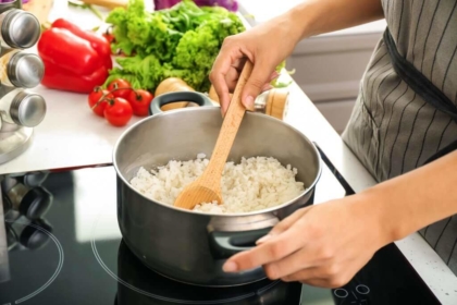 Wie viel Wasser brauche ich zum Reis kochen?