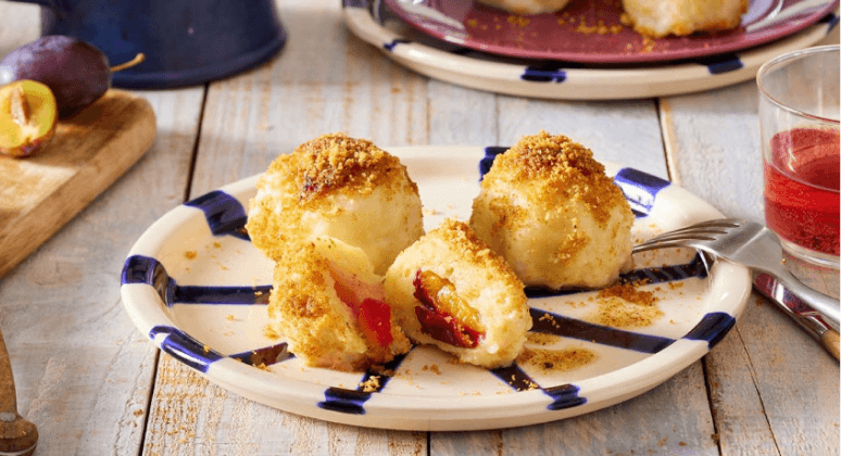 Vegane Zwetschgenknödel mit  Haferdrink
