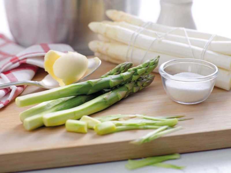 Spargel kochen: Was gehört ins Wasser?