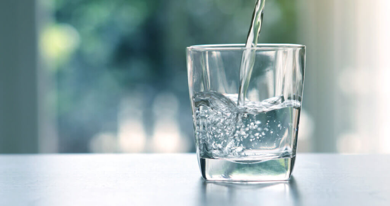 Glas mit Wasser