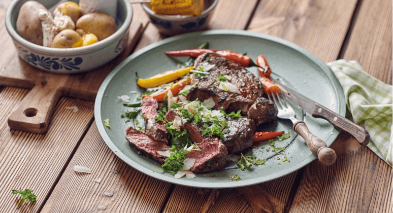 Sirloin Steak mit Kräuter-Parmesan-Topping