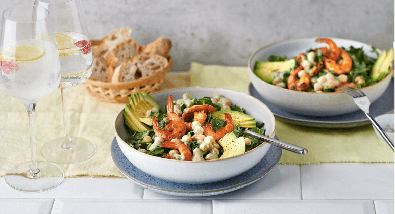 Kichererbsensalat mit Spinat und Chili-Garnelen