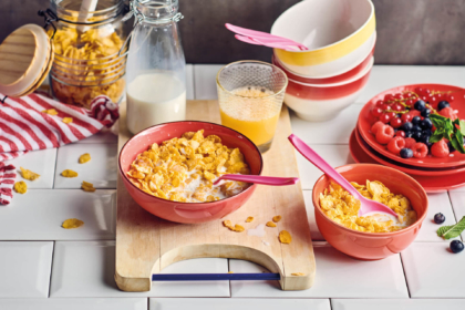 Schüsseln mit Cornflakes