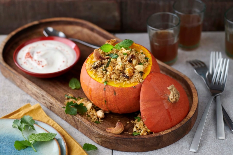 Orange und Gelb strahlen Hokkaido, Butternut und Konsorten. Im Herbst haben sie Saison. Wir stellen verschiedene Kürbissorten vor und zeigen, was sie ausmacht.
