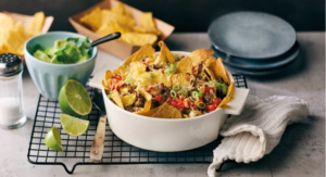 Überbackene Nachos mit Hackfleisch und Guacamole