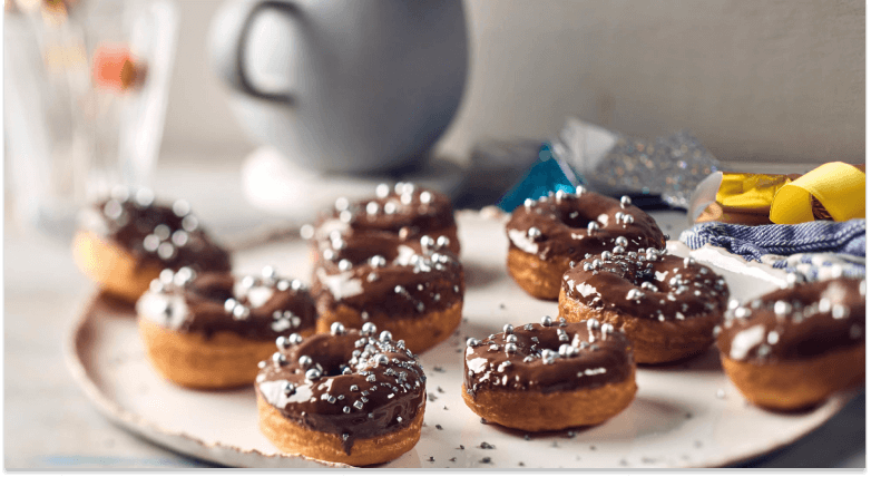 Mini-Donuts mit Schokoladenglasur