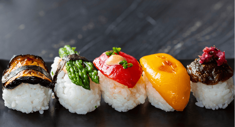 Veganes Sushi Nigiri mit gegrilltem Gemüse