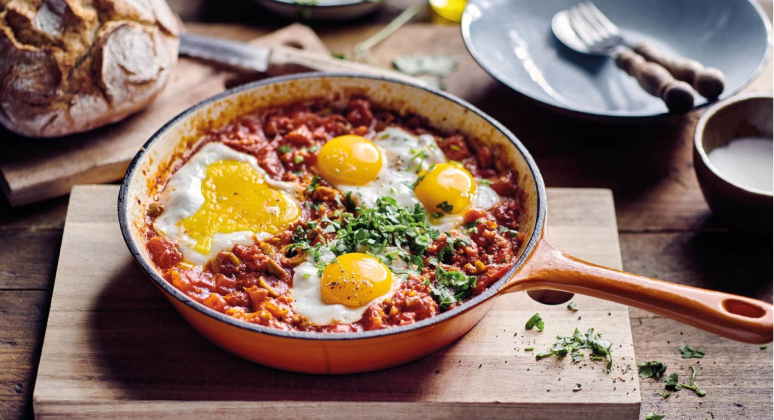 Shakshuka mit Chorizo, Oliven und Spiegelei