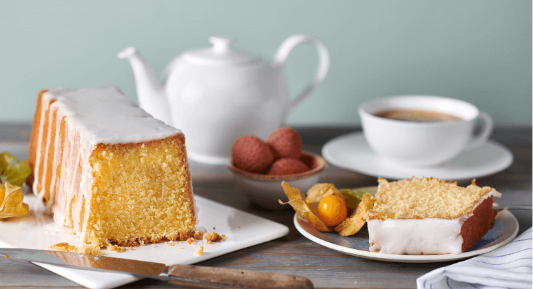 Rührkuchen aus Ei, Butter, Zucker, Milch, Mehl, Backpulver