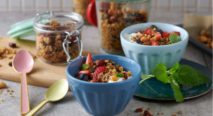 Granola-Müsli mit Hanfsamen, Mandeln und Cranberries