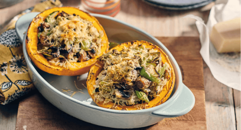 Gefüllter Kürbis mit Reis, Stangensellerie und Champignons