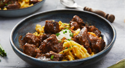 Gulasch mit Spätzle und Rinderfleisch
