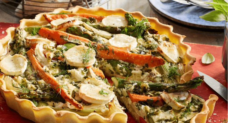 Quiche mit Frühlingsgemüse, grünem Spargel und Ziegenkäse